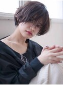 クールな大人女性のグラボブショート