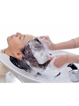 【久留米】【似合わせカット+炭酸SPA\4000】頭皮環境を整え素髪美人に♪ハリ/コシ/リフトUP効果もあり☆