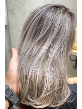 リィリ バイ ロダット 横浜(rili by LODAT) シャドウルーツ【rili横浜】