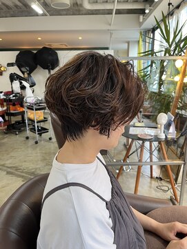 ビハインドザカーテン(BEHIND THE CURTAIN) ショート×無造作パーマ