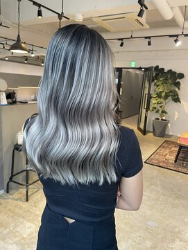 メリー オオサカ(Merly Osaka) ハイトーンなのにダメージを感じないバレ_white silver_