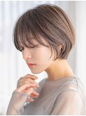 大人かわいい耳掛け大人ショートボブ