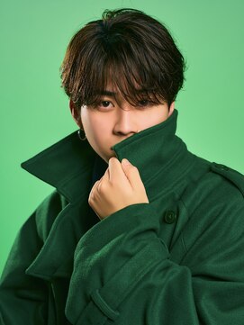 オーシャントーキョーオーバー 渋谷(OCEAN TOKYO OVER) 韓国ヘアカルマパーマカルマバングセンターパート黒髪ウルフ