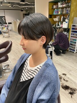 コワファーストナガサキシャンプーボーイ(COIFF1RST NAGASAKI SHAMPOO BOY) 大人可愛い20代30代40代黒髪前下がりショートボブ丸みショート◎