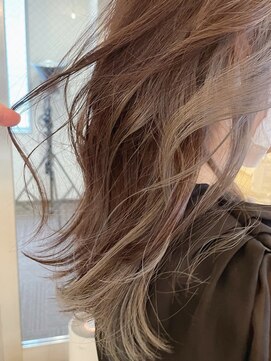 イマ 名駅店(ima) グレージュのインナーカラー