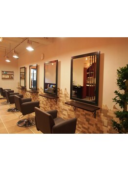 親しみやすい女性スタイリストがマンツーマンであなたをプロデュース！“こうなりたい…”を叶えます☆