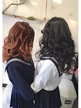 ヘアセットサロンエッジ(Edge) 編込みリボン双子ヘア
