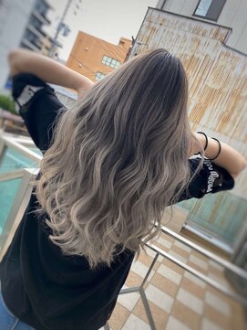 ネウィ グランデ 横浜(newi grande) ハイライトグラデーション シアーカラー 透け感  外人風カラー