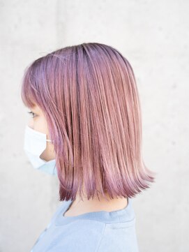 デビュー ヘアーメイク 外ハネボブ　ピンクアッシュ