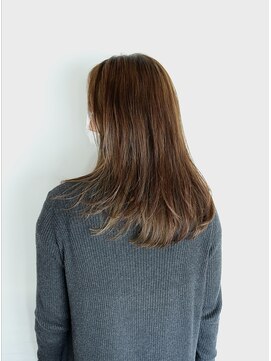 ハルノ(Halno) ハイライトカラーとナチュラルストレート