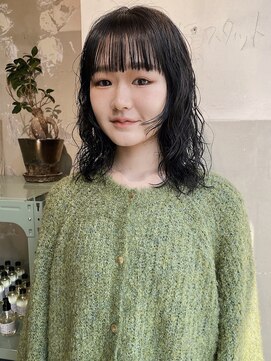 ロジ(loji) 暗髪のミディアムパーマ