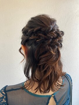 アクイール(ACCUEILLIR) ハーフアップアレンジ