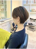 耳掛けが可愛いショート