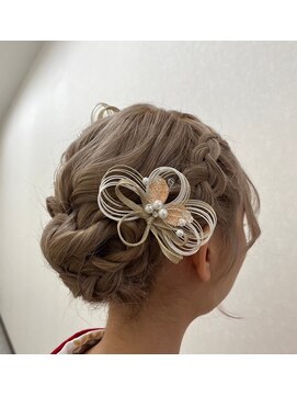 ドットクー(.COEUR) サイド編み込みアップスタイル