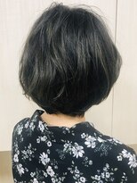 ヘアークリアー 蕨 大人可愛いアッシュハイライトの丸みショートボブ