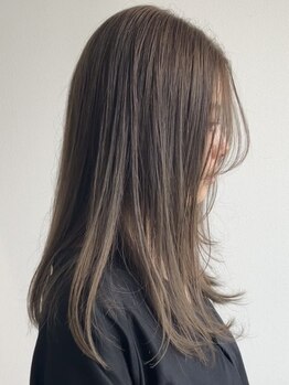 テン(TEN)の写真/まとまりと動きのバランスが丁度いい。ミディアムからロングまで、自然体の「きれい」が続く長めスタイル