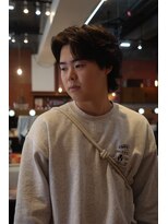 エディ(Edy)&nbsp;センターパートニュアンスパーマウルフカット韓国ヘア眉毛カット