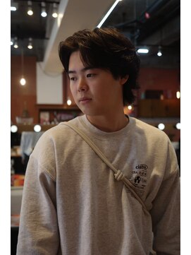 エディ(Edy) センターパートニュアンスパーマウルフカット韓国ヘア眉毛カット