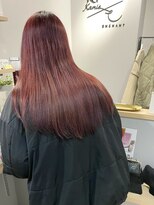 カミエ(kamie) ロングヘアをピンクに染める×カット&トリートメントで叶える透