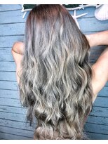 カルフール ロコ 草加西口店(Carrefour LOCO) モノトーングレー