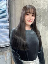 ケイシー(casey)&nbsp;顔まわりレイヤー×柔らかいオリーブベージュカラー