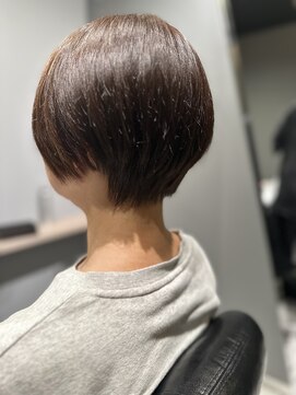 ボルン(BOLEN) 襟足短めショートボブ