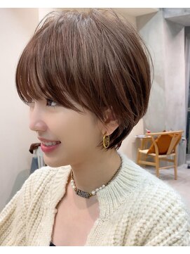 ラフ 立川(Laff) くびれショートカット 丸みショートボブ アッシュベージュ