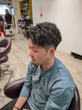 コワファーストナガサキシャンプーボーイ(COIFF1RST NAGASAKI SHAMPOO BOY) ショートアップバング×ツイストスパイラルパーマ