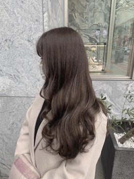 アンダーバーホワイト 天神店(_WHITE)の写真/毎月無理なく通えるお手頃価格なのに、ハイクオリティ×ハイセンスなStyleに★[カット+艶カラー+TR 6500円]