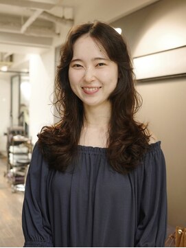 ネロ フタコタマガワ(NERO FUTAKOTAMAGAWA) 【田中結】ロング　ハイレイヤー　パーマ