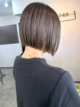 ナジック(749) 透明感グレージュ