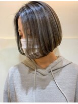 オーストヘアジジ(Aust hair Gigi)&nbsp;ハイライトカラーモノトーングレージュ×小顔ボブ