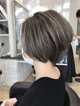 リッシュ 四街道店(Lish) 前下がりハンサムショート×ハイライトカラー