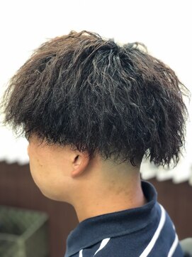 トネリ(Toneri) スキンフェード&ハードツイストスパイラル