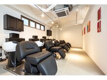 シンプルでリラックスできる空間もあり、男女年齢問わず幅広いお客様から愛されご利用頂いております。