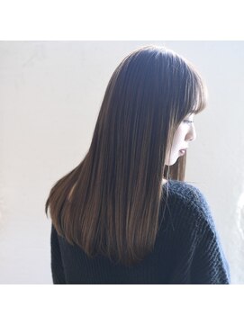 グリン 栄(grin) 後ろ姿も美髪美人