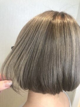 ライズ バイ レボ(RISE by REVO) 大人かわいい/レイヤーロング/グレーベージュ/前髪パーマ/我孫子