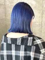 セル(CELL)&nbsp;ネイビーブルー　外ハネボブ　ハイトーンボブ