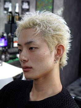 ツークツワンク バーバー 新宿(ZUG2WANG BARBER)の写真/メンズヘアを極めたスタイリストが様々な引き出しで髪型をご提案！[メンズ/理容室/スパイキーショート]