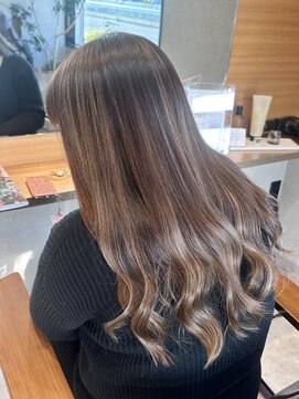 イェル(ELL.) ハイライトグラデ外国人風透け感ベージュ大人