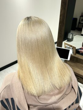 ソリス(Solis) ホワイトブロンド×髪質改善トリートメント