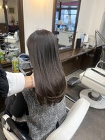 ムーブ(Moob)&nbsp;落ち着きがありながらも透明感のある髪色髪質改善カラー【別府】