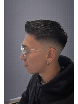 ワンワンオー バーバーショップ 長浜店(@110 BARBER SHOP) 【大人の男髪】眼鏡に似合うハイフェード×アップバング