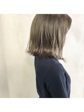 ミント(mint) 透け感グレージュ&切りっぱなしボブ♪