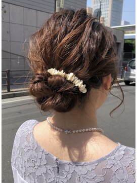 デコヘアー キートス(DECO HAIR kiitos) ロングのゆるっとシニヨン