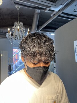 アイズ 海老名(AIZU) ツイストスパイラルパーマ波巻きスパイラルパーマメンズマッシュ