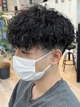 グッドタイムエフティフィフス 横浜西口(GoodTimes ft.fifth) ツイストスパイラルパーマセンターパートツーブロック刈り上げ