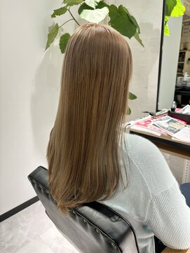 スミ(sumi) ブロンドカラー/ベージュカラー/ミルクティーベージュ/岩田悠