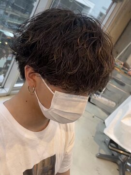 フィフスワン(fifth one) 波巻きパーマメンズパーマメンズヘアツーブロックツイストパーマ