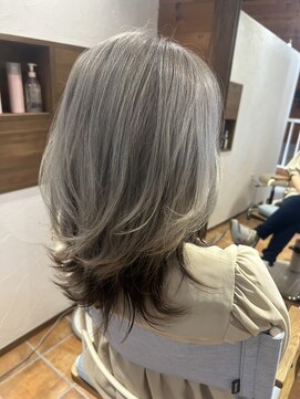 クレエ ヘアー デザイン(creer hair design) 外国人風モテ髪♪ホワイトシルバー×ブラックインナー